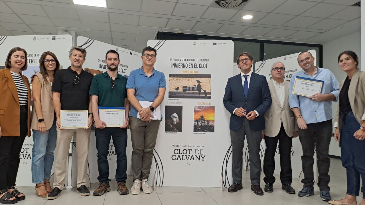 Imagen de los premiados en la sede de la UMH de la Plaça de Baix.