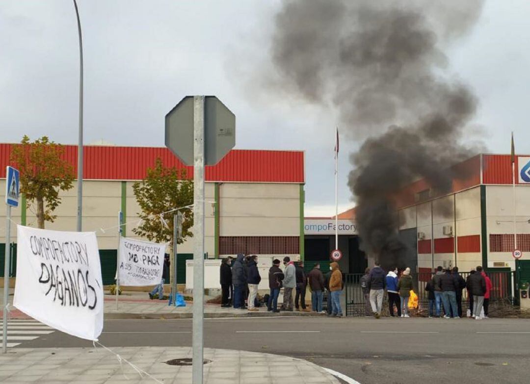Protesta convocada a las puertas de la empresa toledana Compo Factory