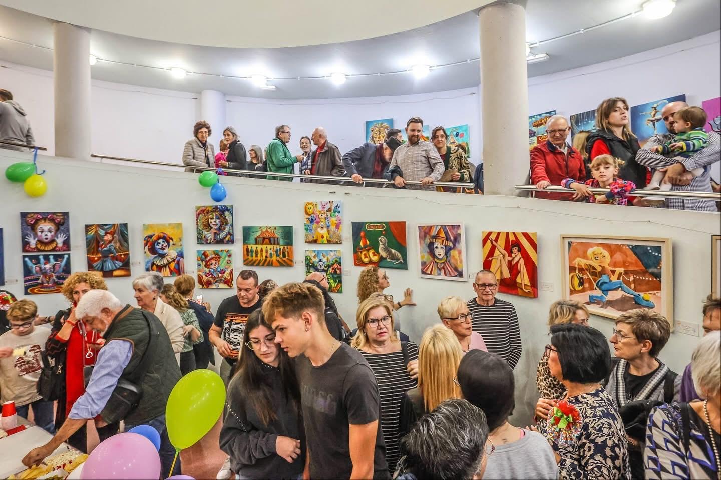 Circus se puede visitar hasta el 5 de diciembre en el Centro Cívico y Juvenil de Elda.