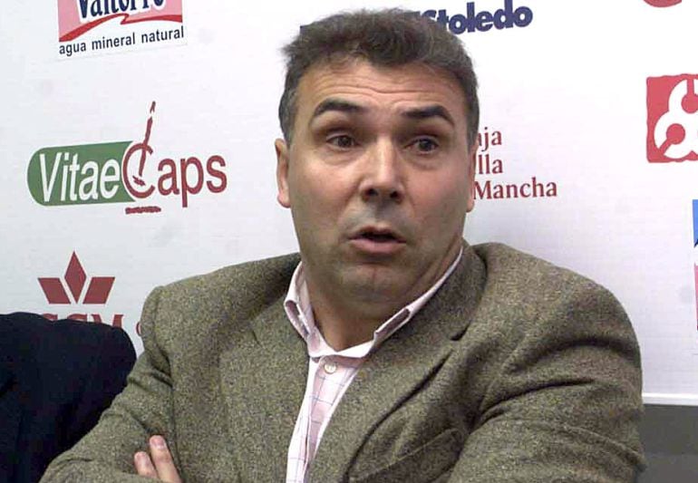 Julio Prieto en una rueda de prensa en 2011