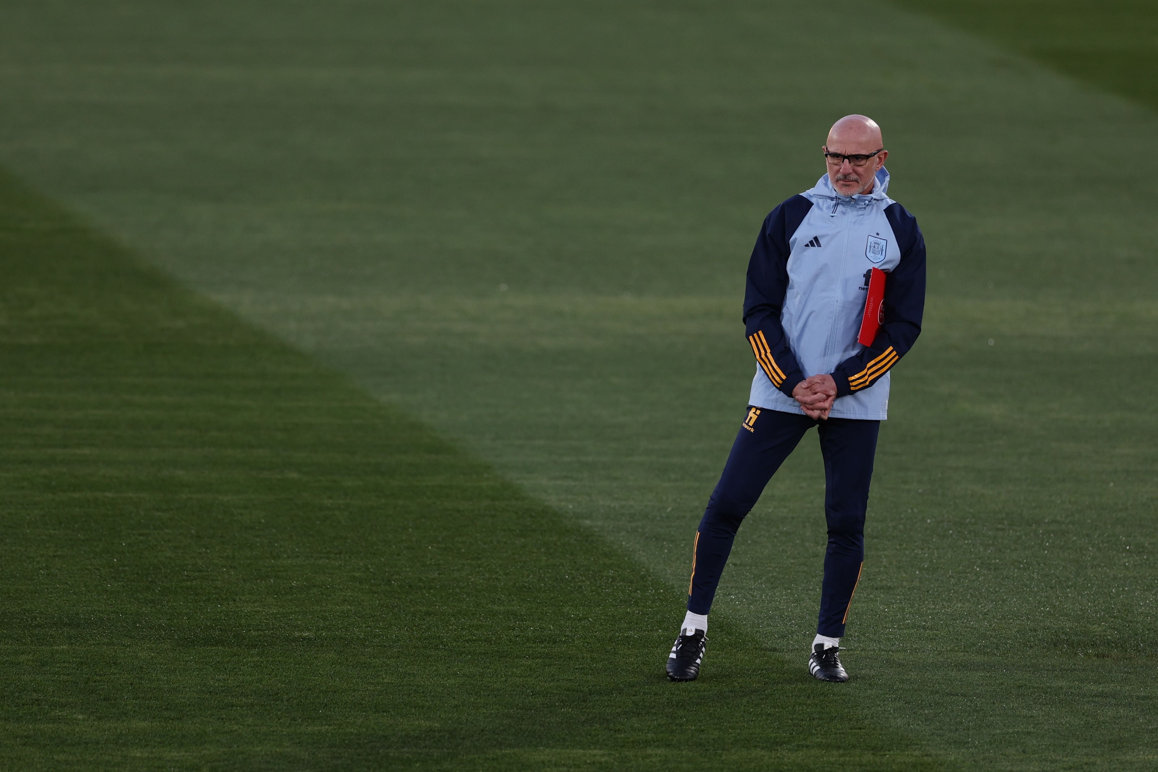 Luis de la Fuente, durante un entrenamiento en la Ciudad Deportiva de Las Rozas.