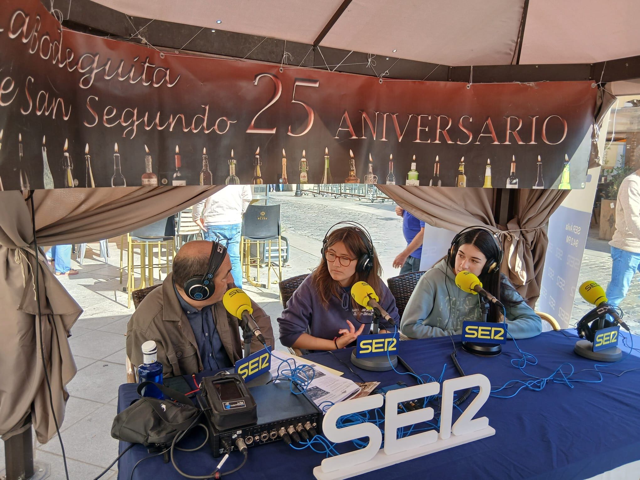 Isa Gascó y Patri Hernández, jugadoras del Colegios Diocesanos Femenino y pregoneras