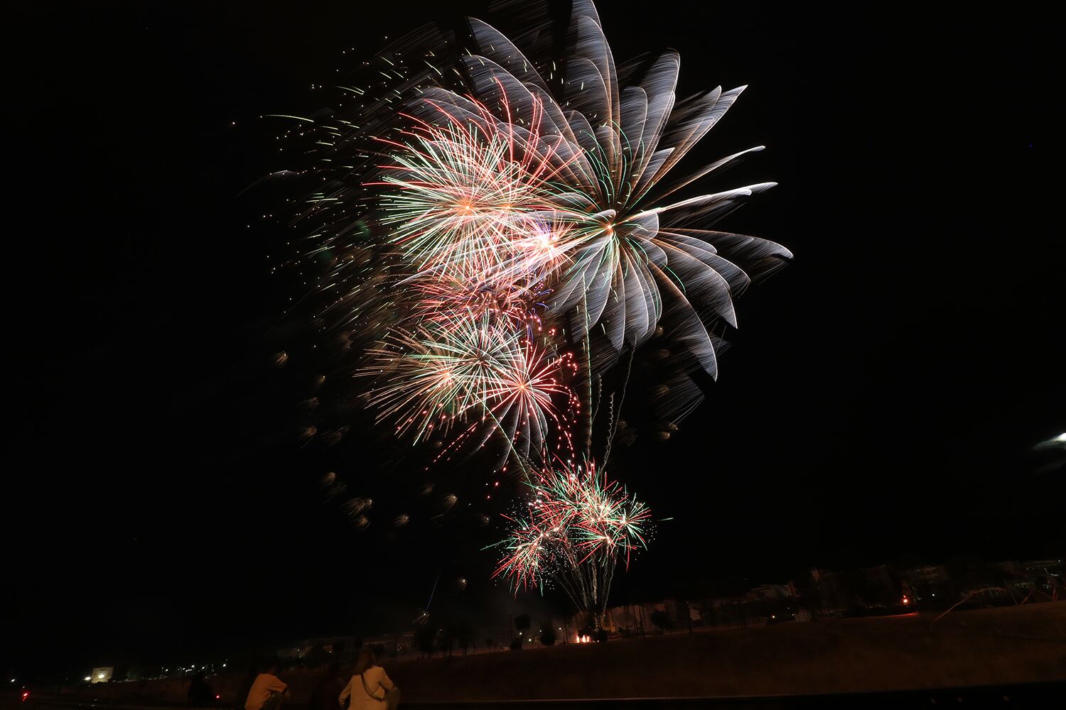 Fuegos artificiales en Aranda, en la noche de este lunes