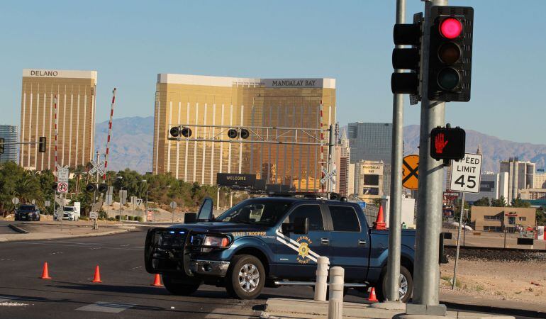 La policía de Las Vegas acordona las inmediaciones de Las Vegas Strip, zona de hoteles, casinos y resorts más grandes del mundo.