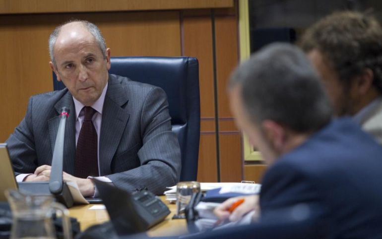 Josu Erkoreka en un momento de su intervención en la Comisión de Justicia del Parlamento vasco