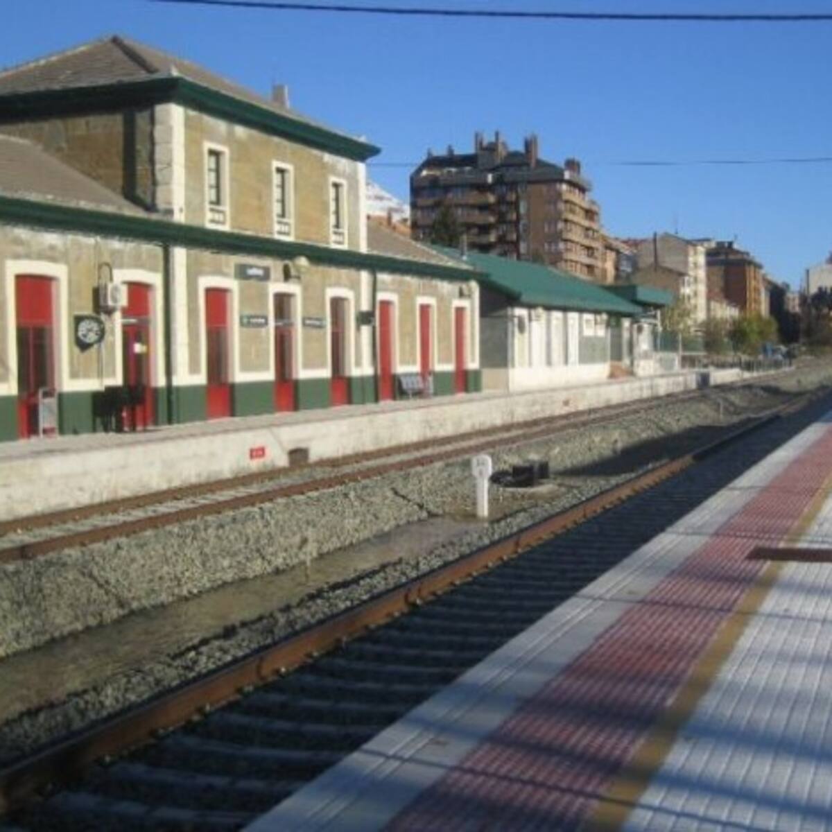 Sabiñánigo reclamará a Renfe que mantenga el servicio de venta de billetes con personal