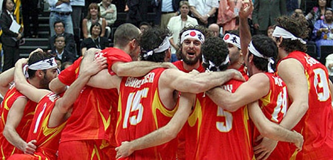 La selección española de baloncesto celebra en Japón la consecución del Mundial de baloncesto frente a Grecia