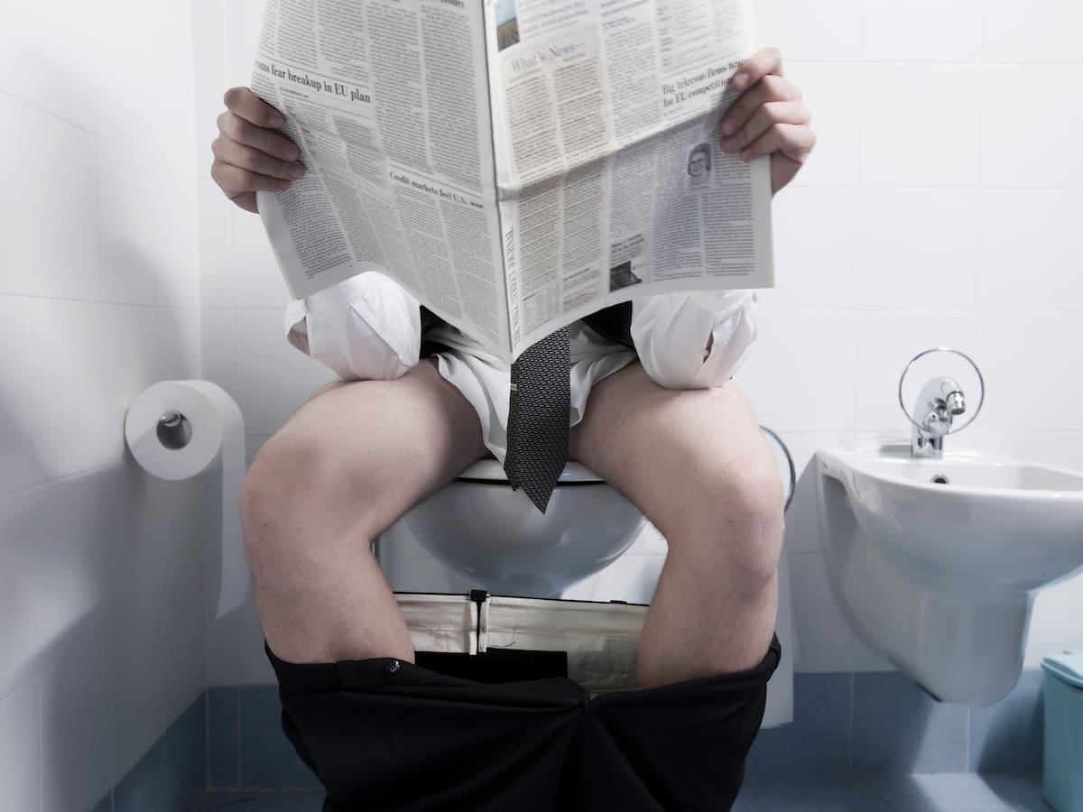 Este es el tiempo máximo que debes pasar sentado en el váter