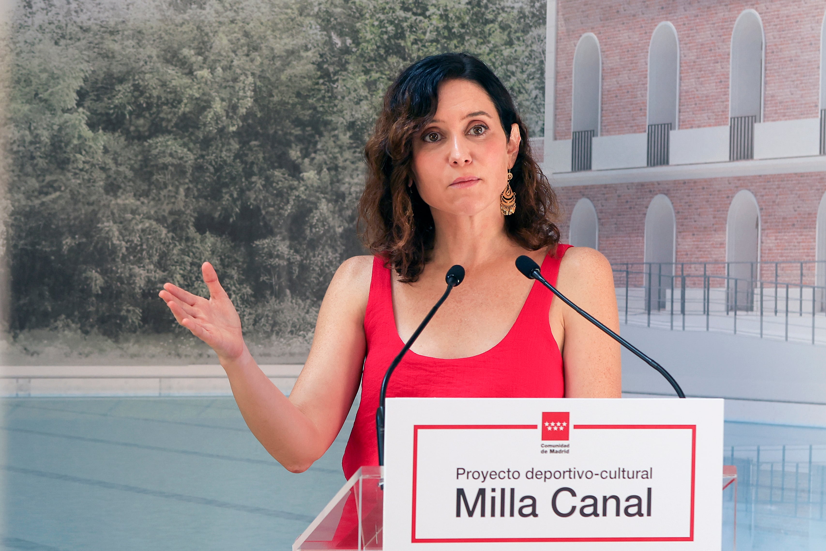 La presidenta de la Comunidad de Madrid, Isabel Díaz Ayuso, presenta Milla Canal, el proyecto transformación de las Instalaciones Deportivas Canal de Isabel II, y el nuevo espacio de la Fuente del río Lozoya, un elemento patrimonial del siglo XIX, que abre al público.