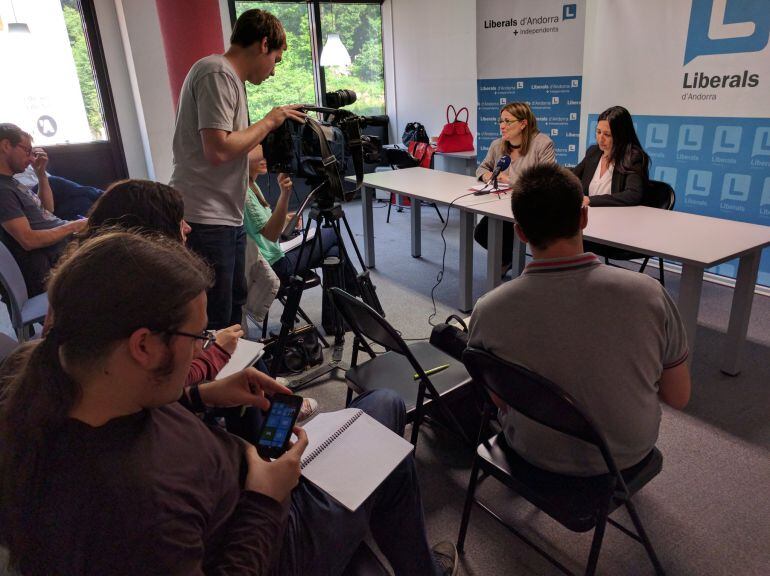 Roda de premsa de les conselleres de Liberals d'Andorra i Independents al comú d'Ordino