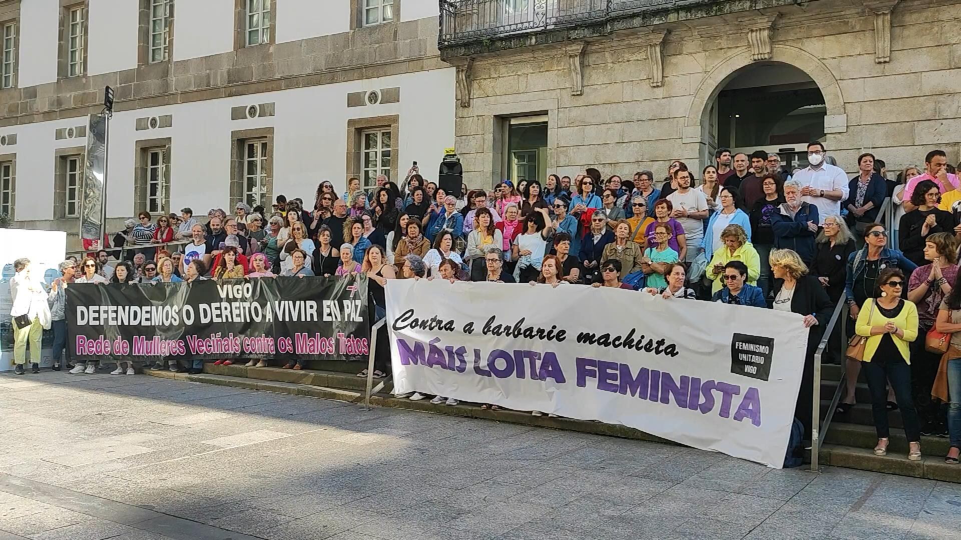 Imagen de la concentración en Vigo en repulsa contra el asesinato machista de Oia