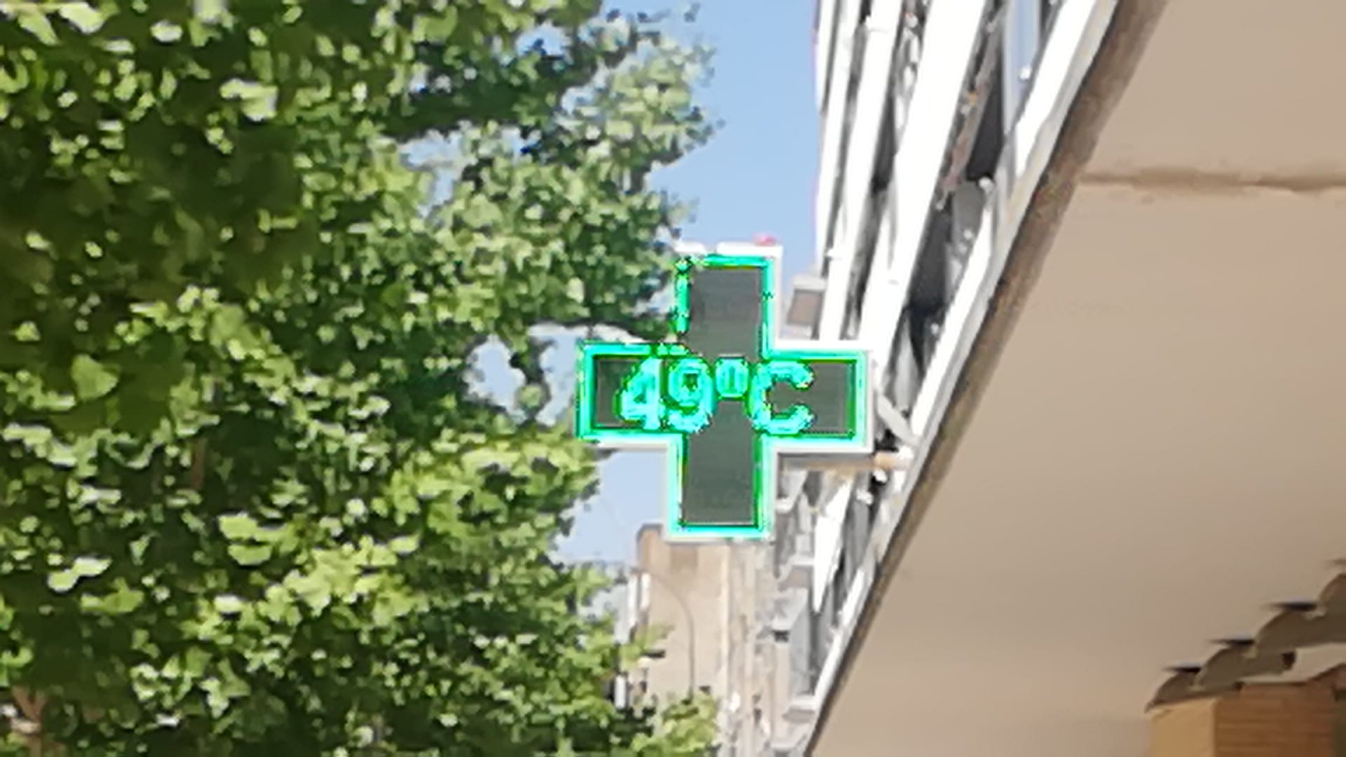 Temperatura en una farmacia de Huesca, al sol, a las 13.15 horas de este sábado