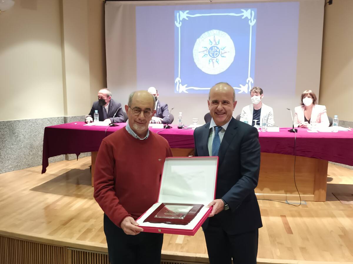 La Uned de Barbastro homenajea a su exdirector Carlos Gómez