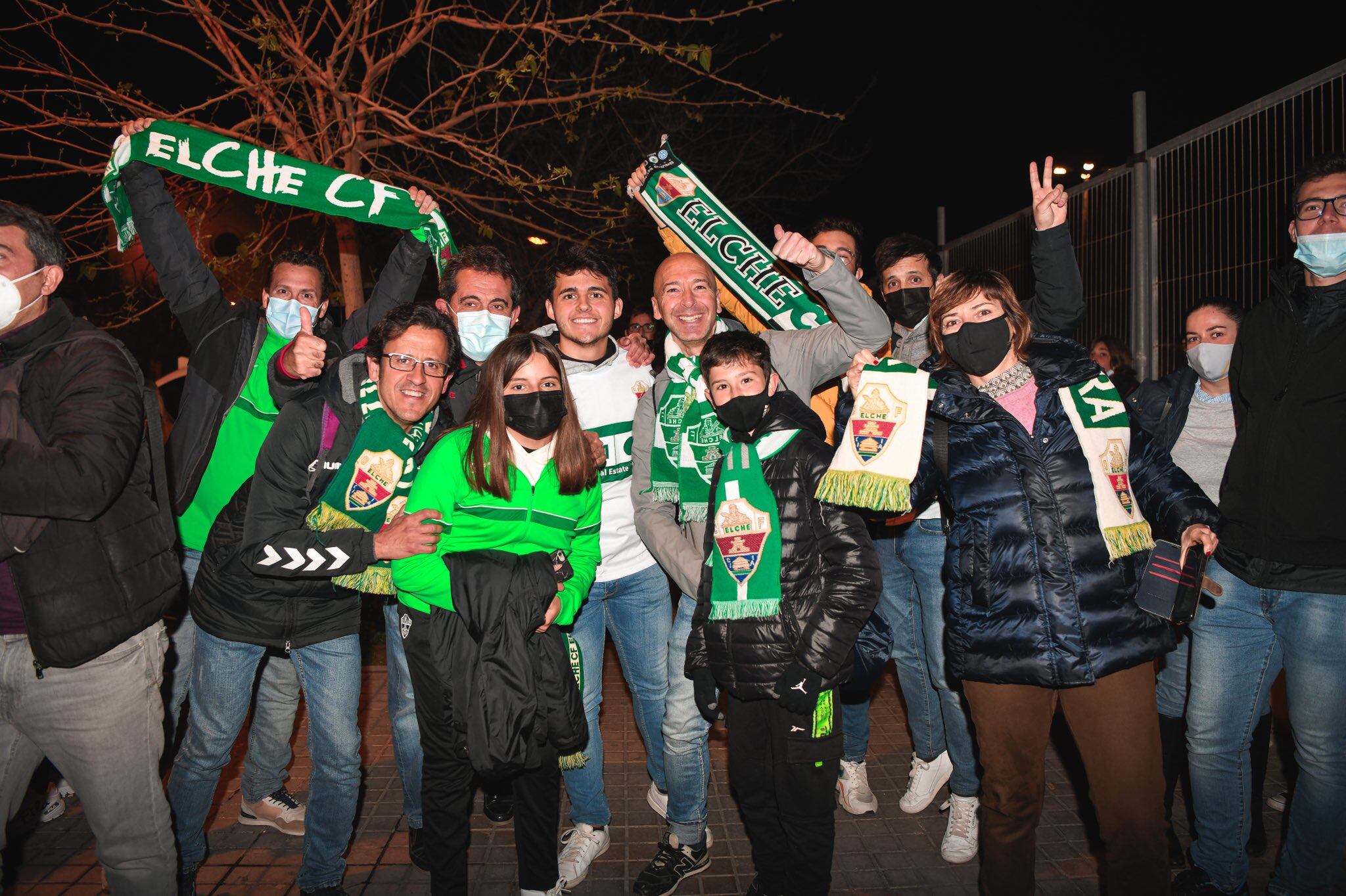 Aficionados del Elche que estuvieron en el estadio del Levante animando a su equipo