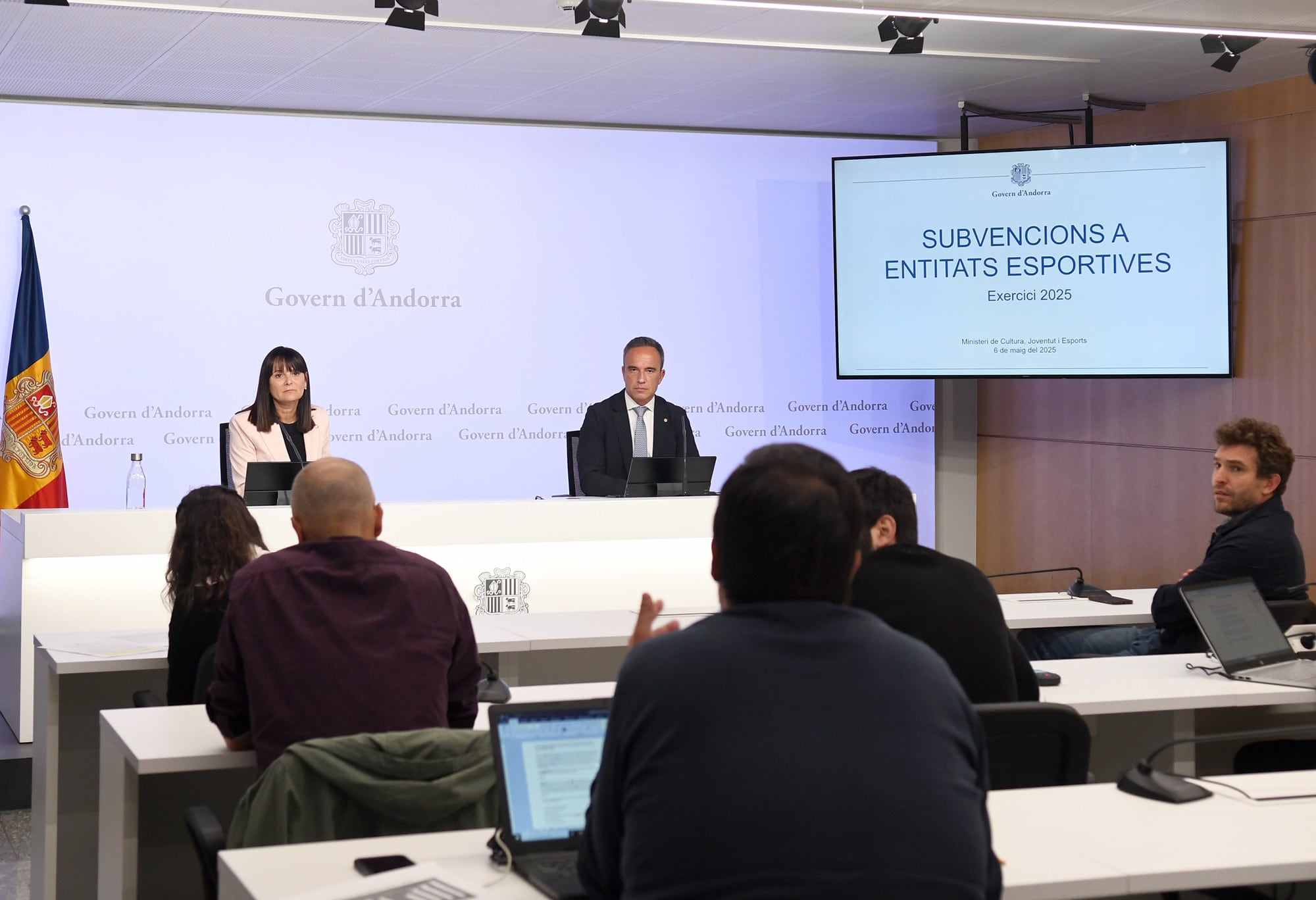 La ministra d'Esports, Mònica Bonell, i el secretari d'Estat, Alain Cabanes, presenten les subvencions esportives del 2025.