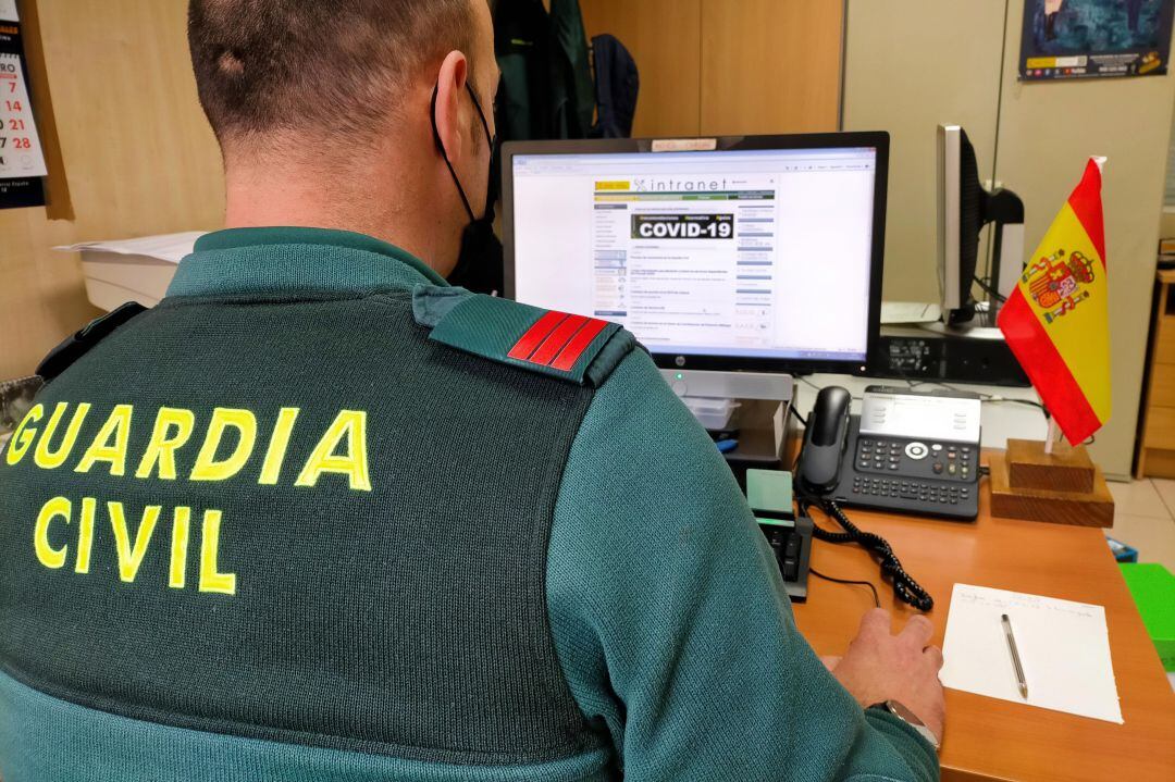 La Guardia Civil imputó en calidad de investigado a un varón de 20 años por 49  delitos de estafa 