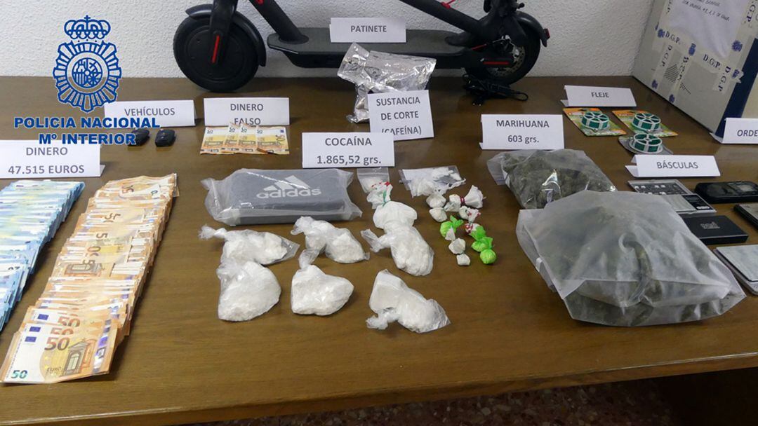 Dinero y droga incautados en la Safor