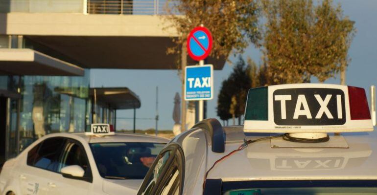 Imagen de archivo de una parada de taxis de Formentera