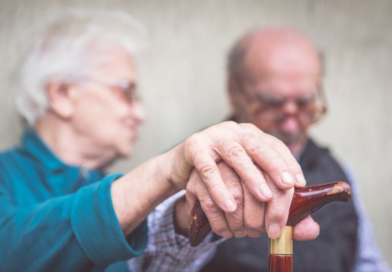 Pareja de personas mayores