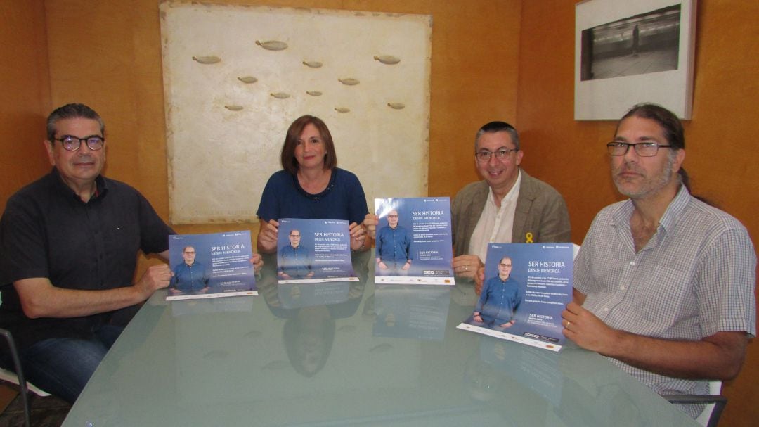 Sergi Ribera, director de Radio Menorca, junto a la consellera de Promoción Turística, Maite Salord, el conseller de Cultura, Miquel Àngel Maria y el director insular del departamento, Antoni Ferrer