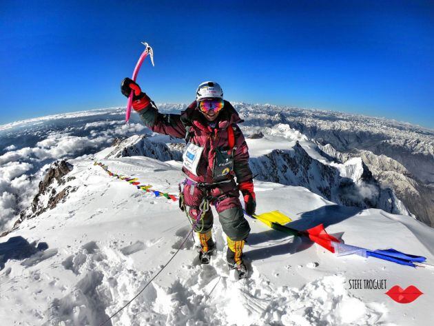 Stefi Troguet culminant l&#039;ascensió al Nanga Parbat, un dels 14 8.000 del planeta.