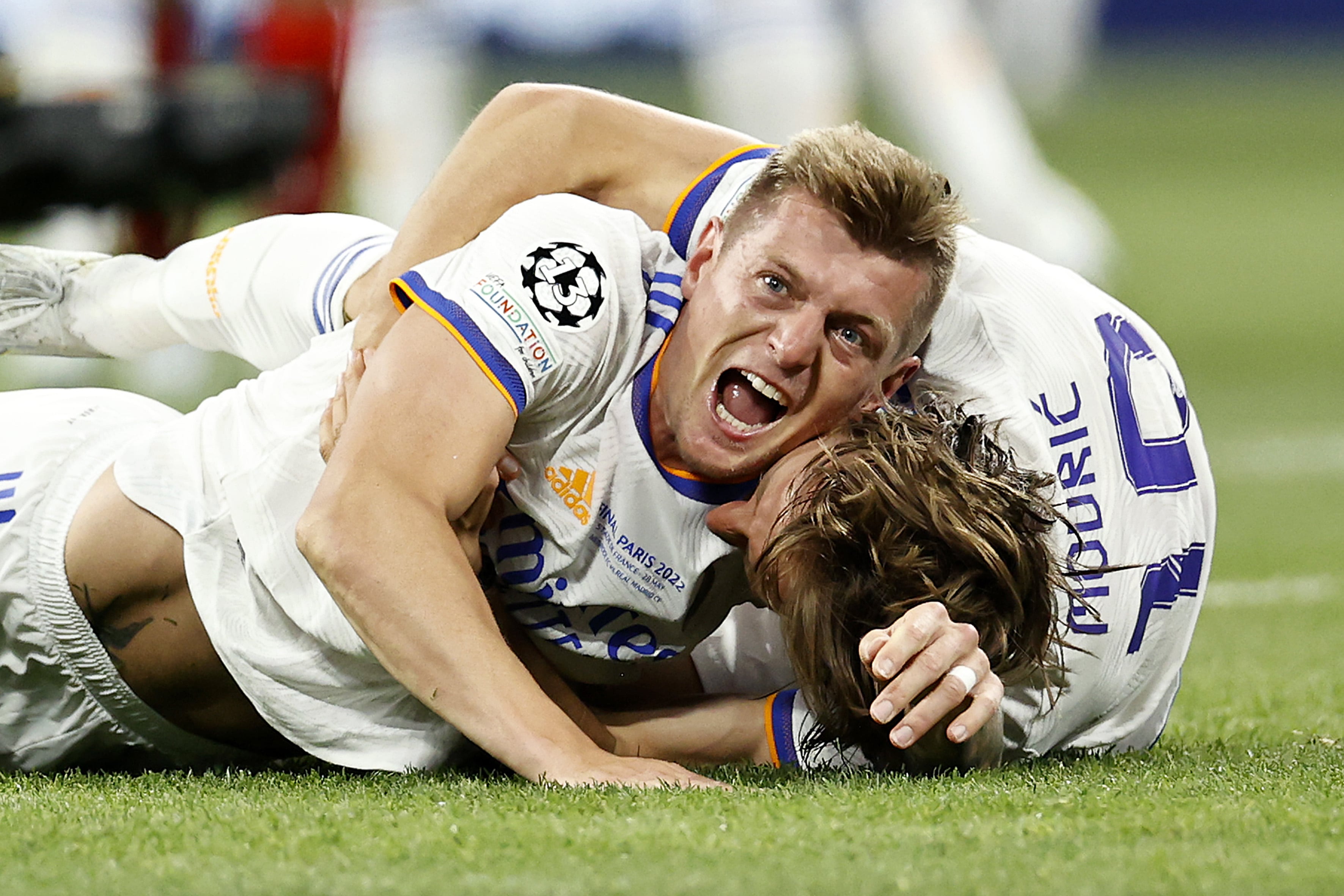 Toni Kroos y Luka Modric celebran la última Champions del Real Madrid