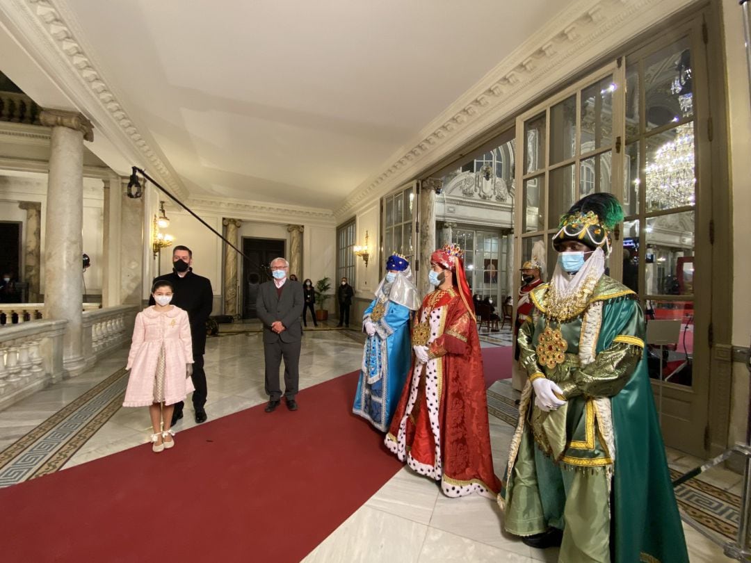 Récepción del alcalde de València, Joan Ribó, junto a la Fallera Mayor Infantil de València y el Concejal de Cultura Festiva Carlos Galiana a los Reyes Magos de Oriente