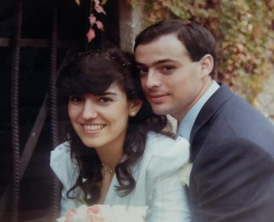 Begoña y Enrique, enviaron esta foto a la familia que les acogió en Gandia cuando su viaje de novios se vio truncado por la riada de 1987.