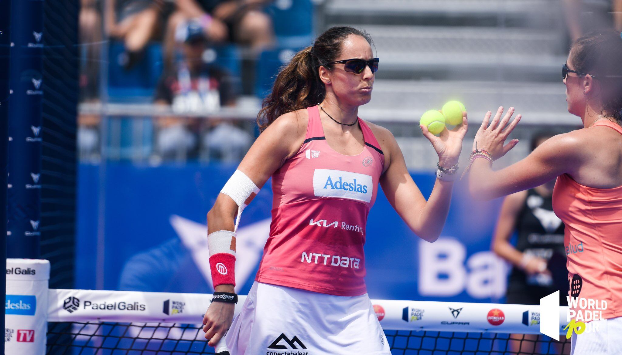 Cada partit que juguen es nota més la compenetració de la nova parella del pàdel femení.