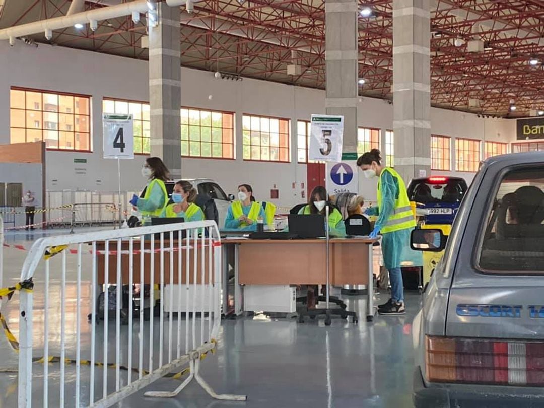 Dispositivo de vacunación masiva contra la covid en las instalaciones de FERMASA (Feria de Muestras de Armilla-Granada)