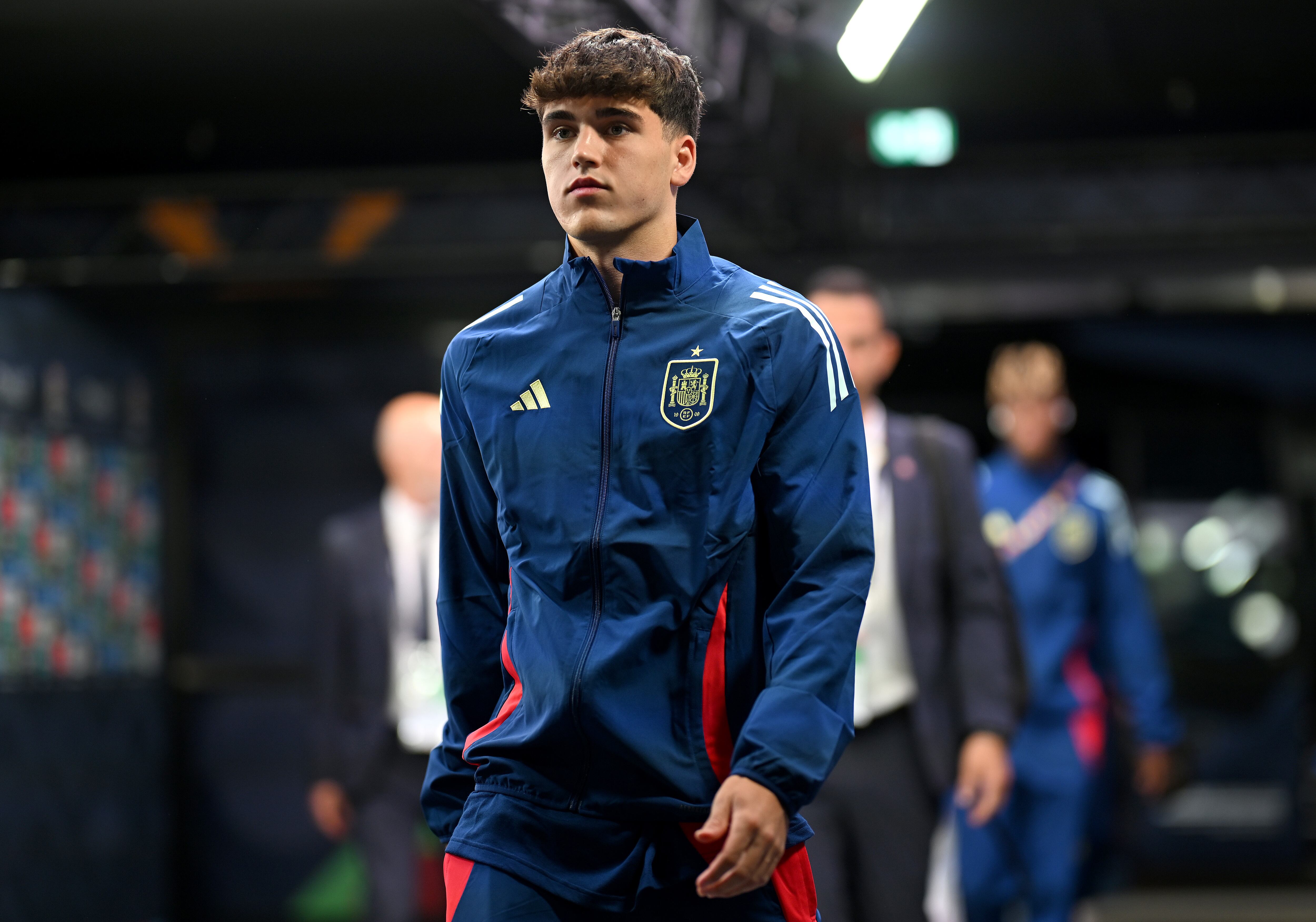 Pau Cubarsí, concentrado en la previa de un partido con la selección española