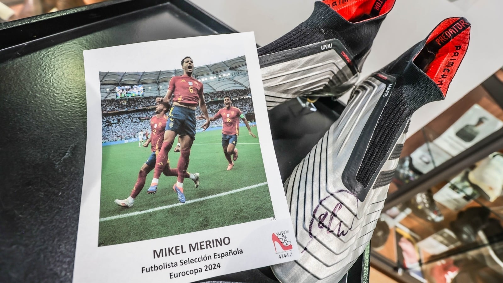 Botas firmadas por Mikel Merino