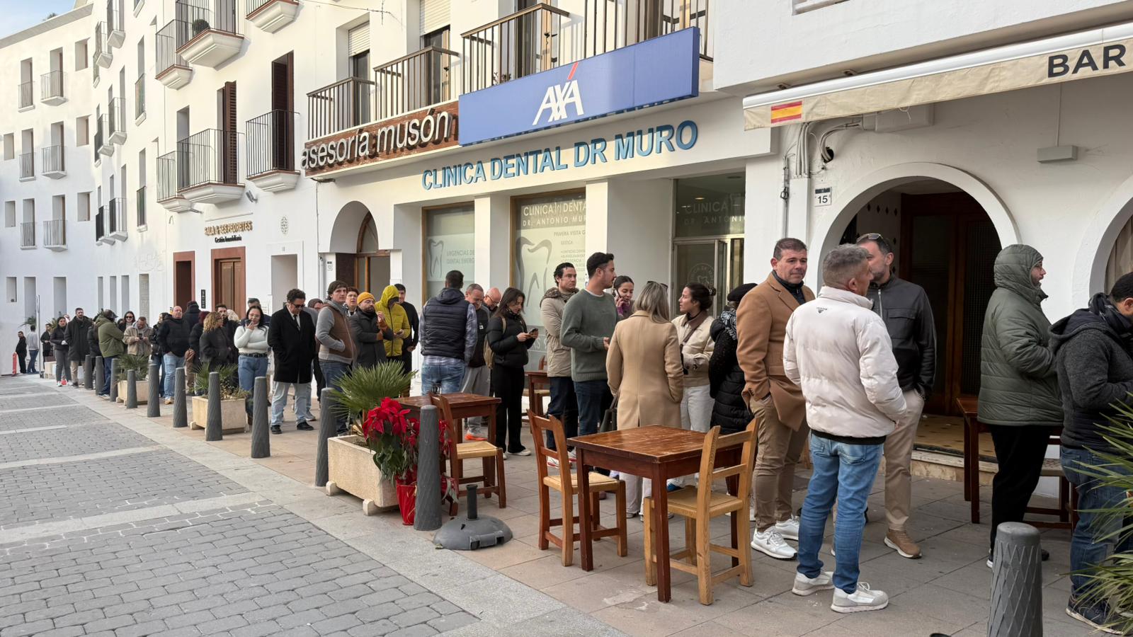 Cola para apuntarse al Concurso