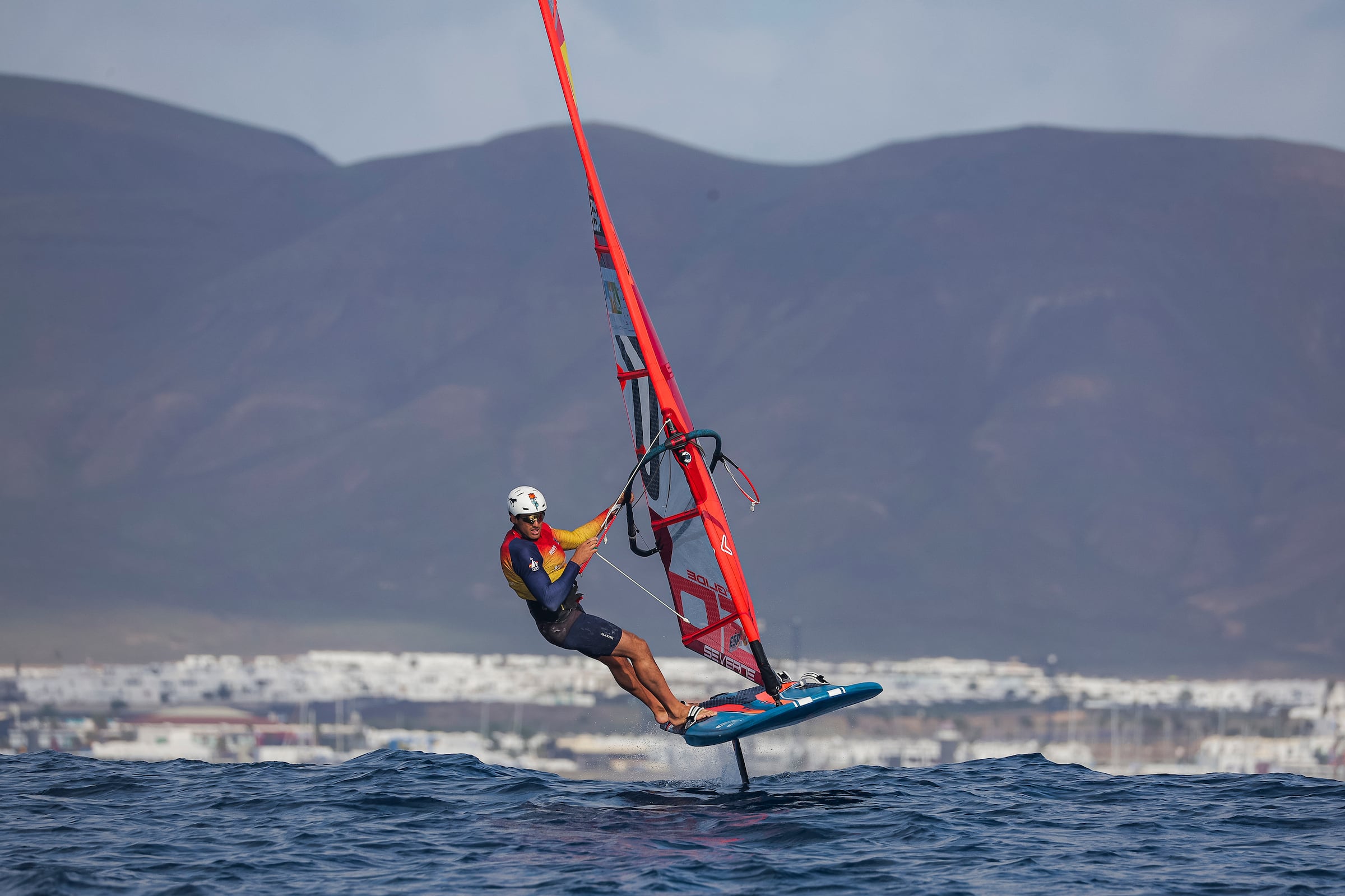 El español Nacho Baltasar en los Lanzarote iQFOiL Games.