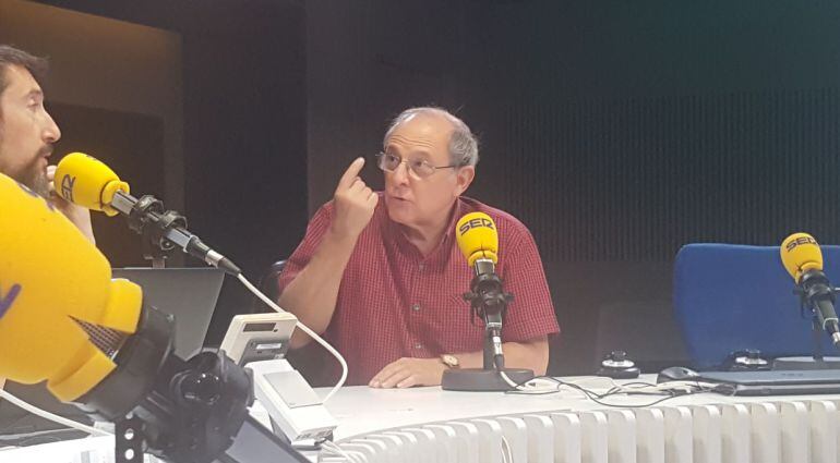 Emilio Gutiérrez Caba en los estudios de la SER