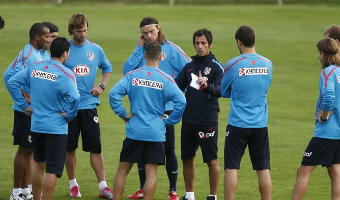 Quique Sánchez Flores durante el entrenamiento del Atlético de Madrid