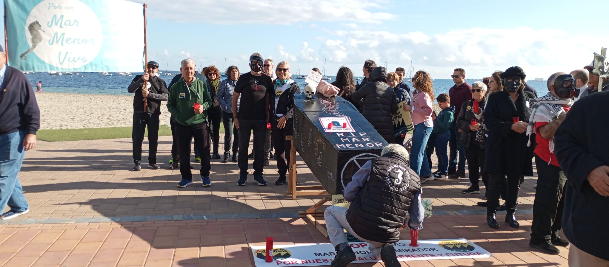 Marcha fúnebre contra la instalación de una planta de biogás en San Javier