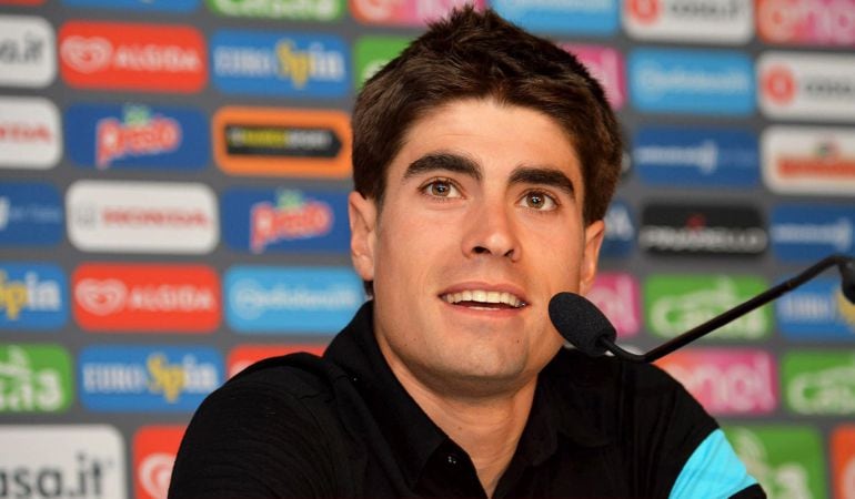 El ciclista español Mikel Landa, de Team Sky, da una rueda de prensa en el polideportivo de Apeldoorn, Holanda.