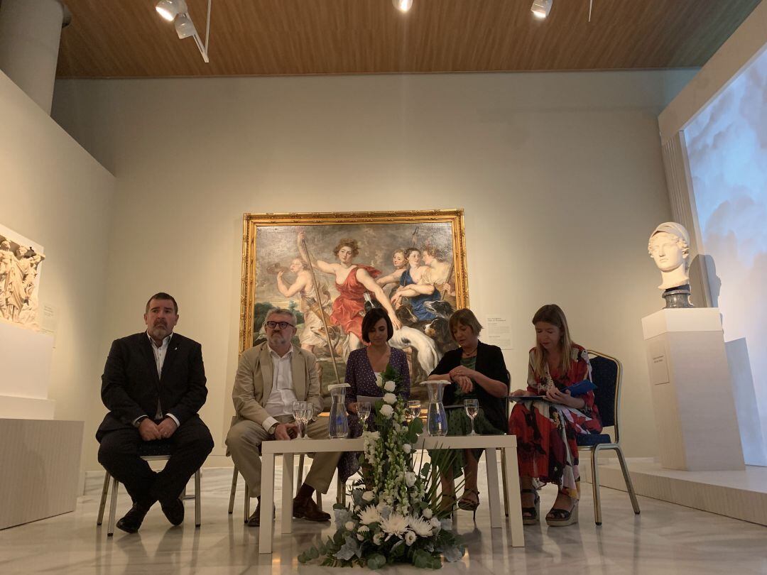 Las autoridades presentan la exposición Arte y Mito en la Casa de Iberoamérica de Cádiz