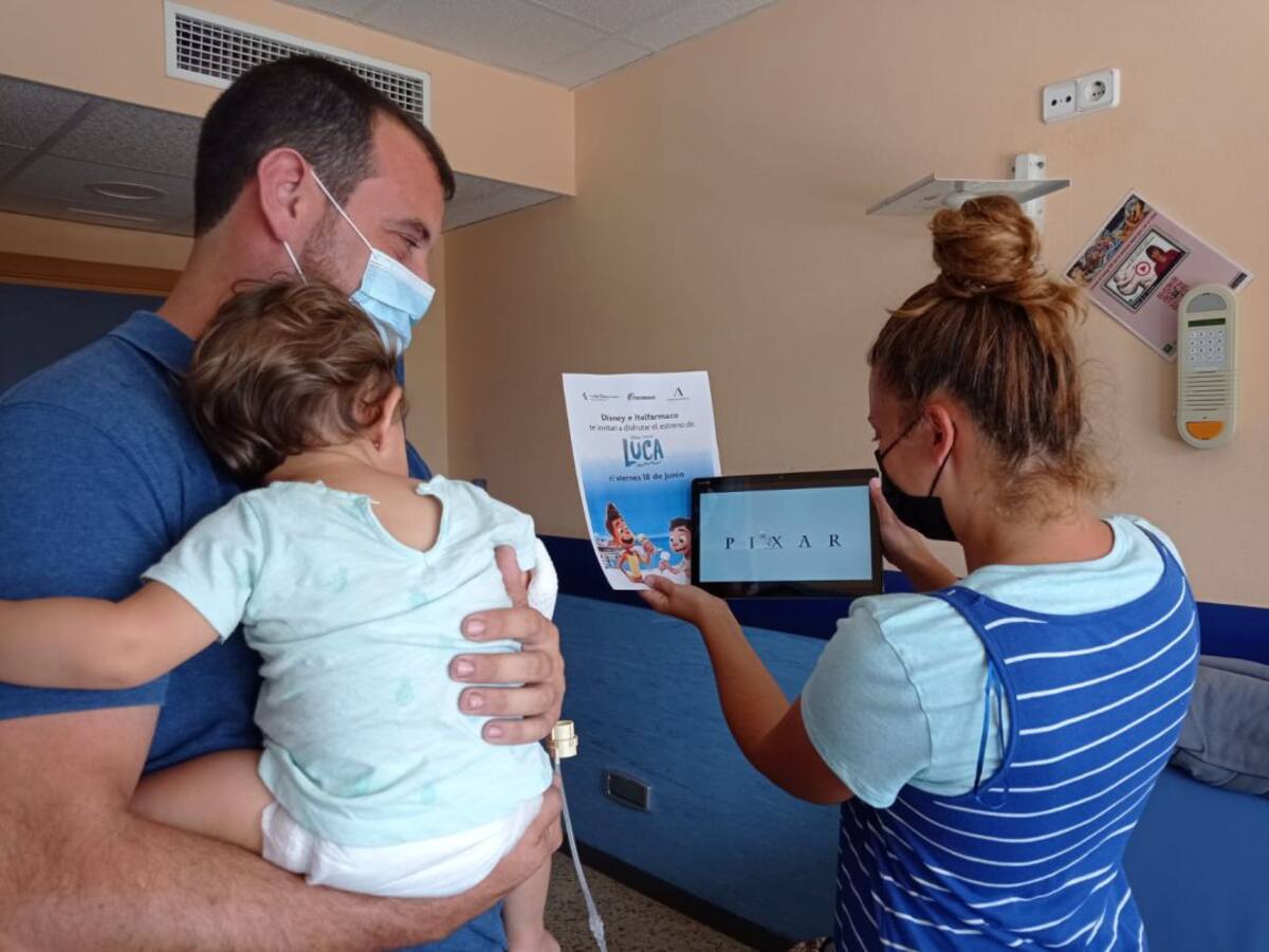 El Hospital Punta Europa acoge el estreno de la nueva película de Disney Pixar, 'Luca'