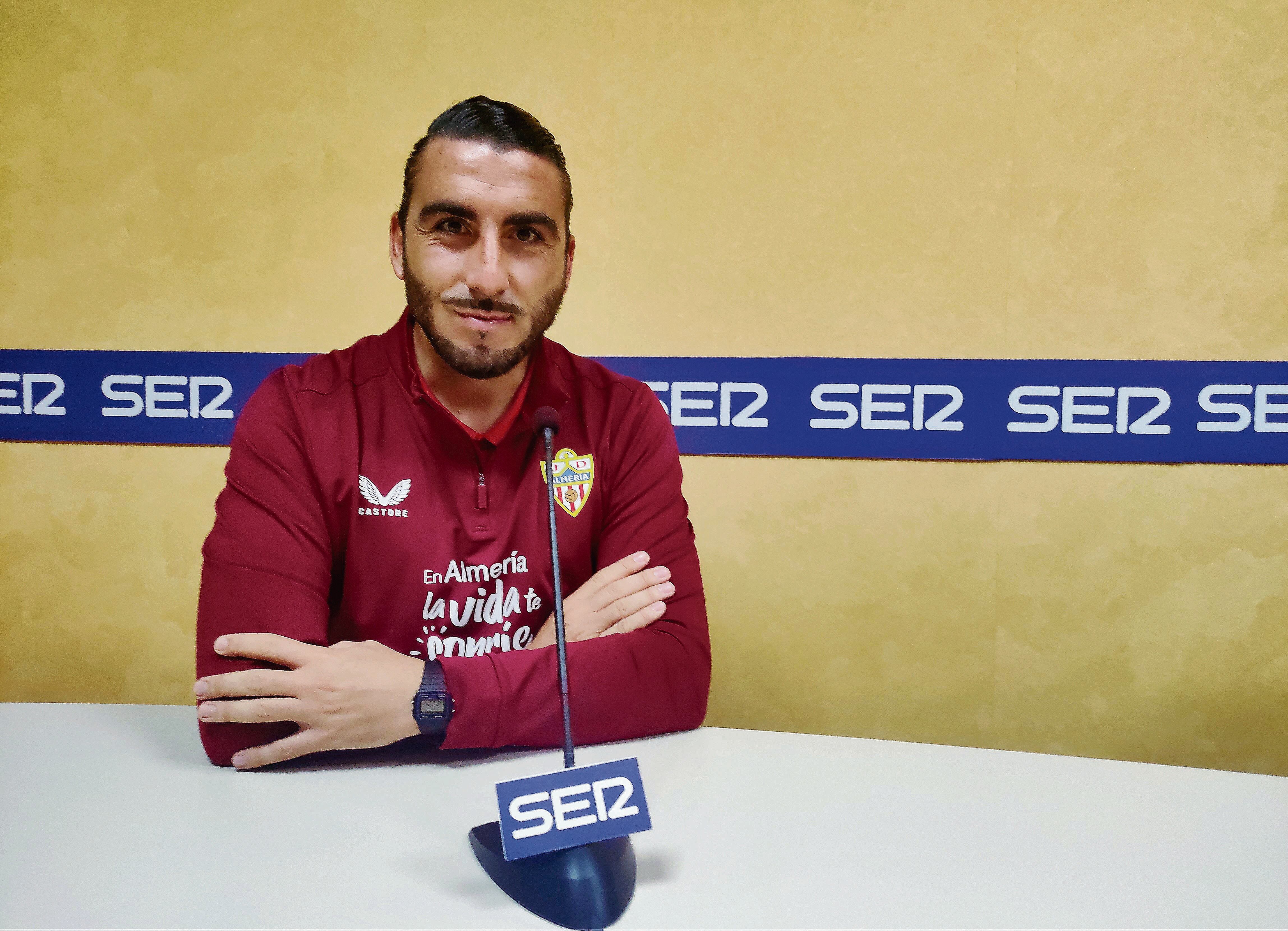 Chico en los estudios de la Cadena SER.