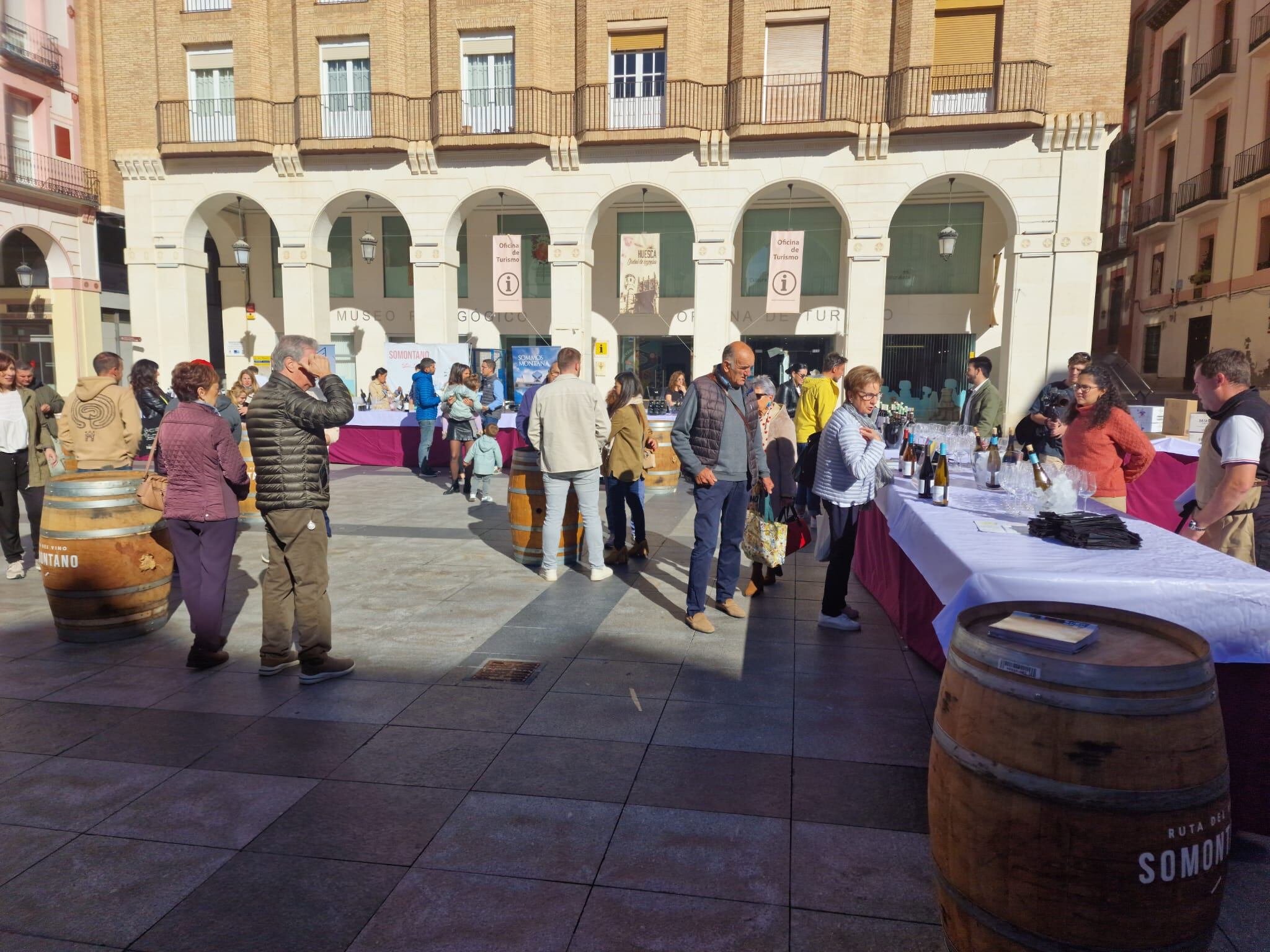 Aspecto de la plaza de López Allué, con Somontano en ruta