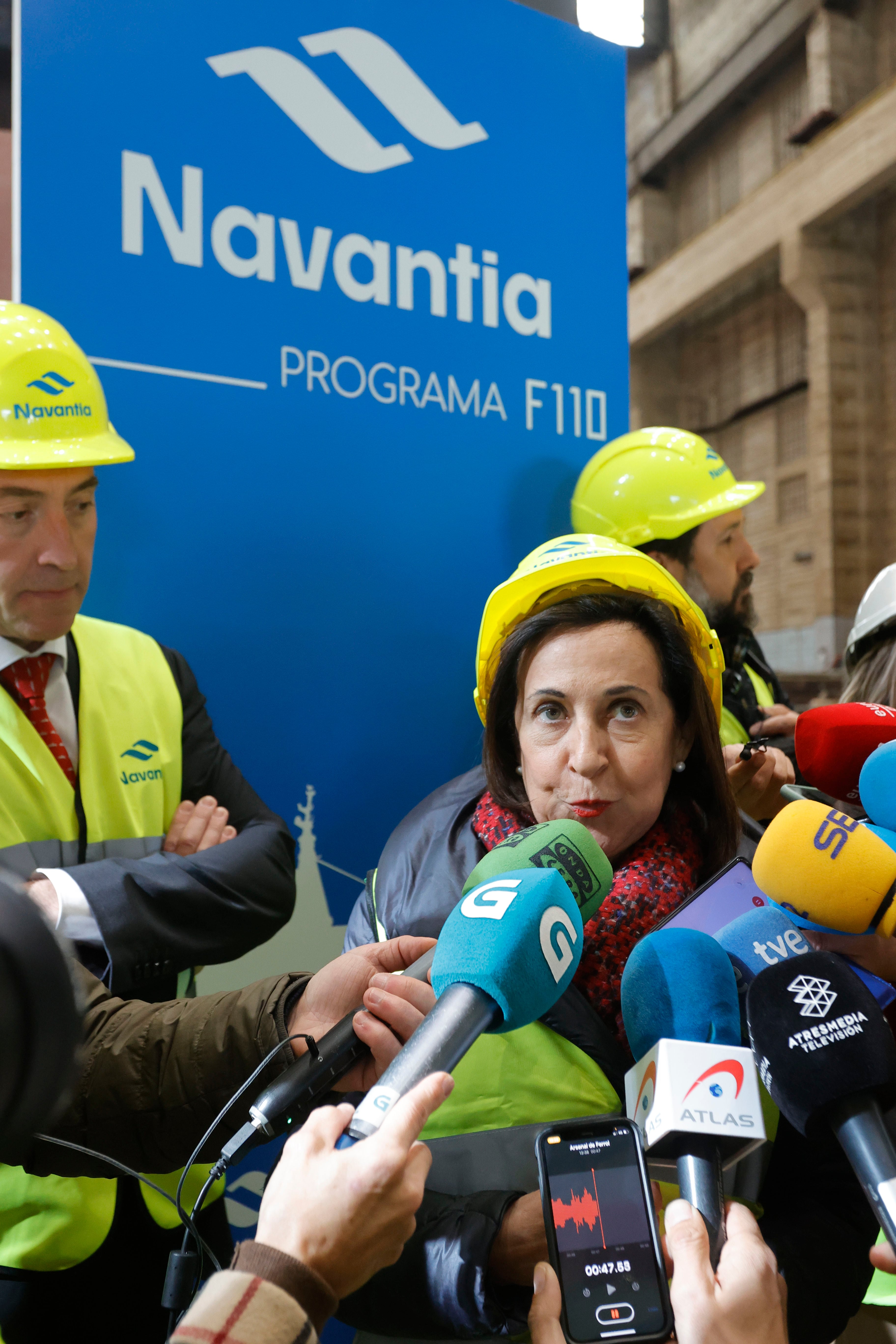 FERROL, 23/02/2023.- La ministra de Defensa, Margarita Robles, visita el astillero de Navantia Ferrol para conocer los avances en el programa constructivo de las fragatas F-110 para la Armada española. EFE/ Kiko Delgado