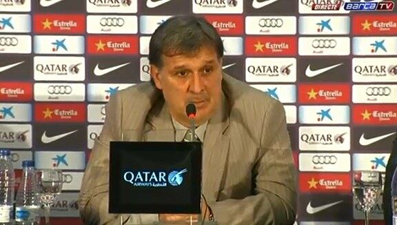 El nuevo entrenador del FC Barcelona, Tata Martino, durante la rueda de prensa de su presentación oficial