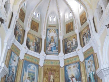 Imagen de la cúpula interior de la Iglesia del Niño Jesús de Yecla.