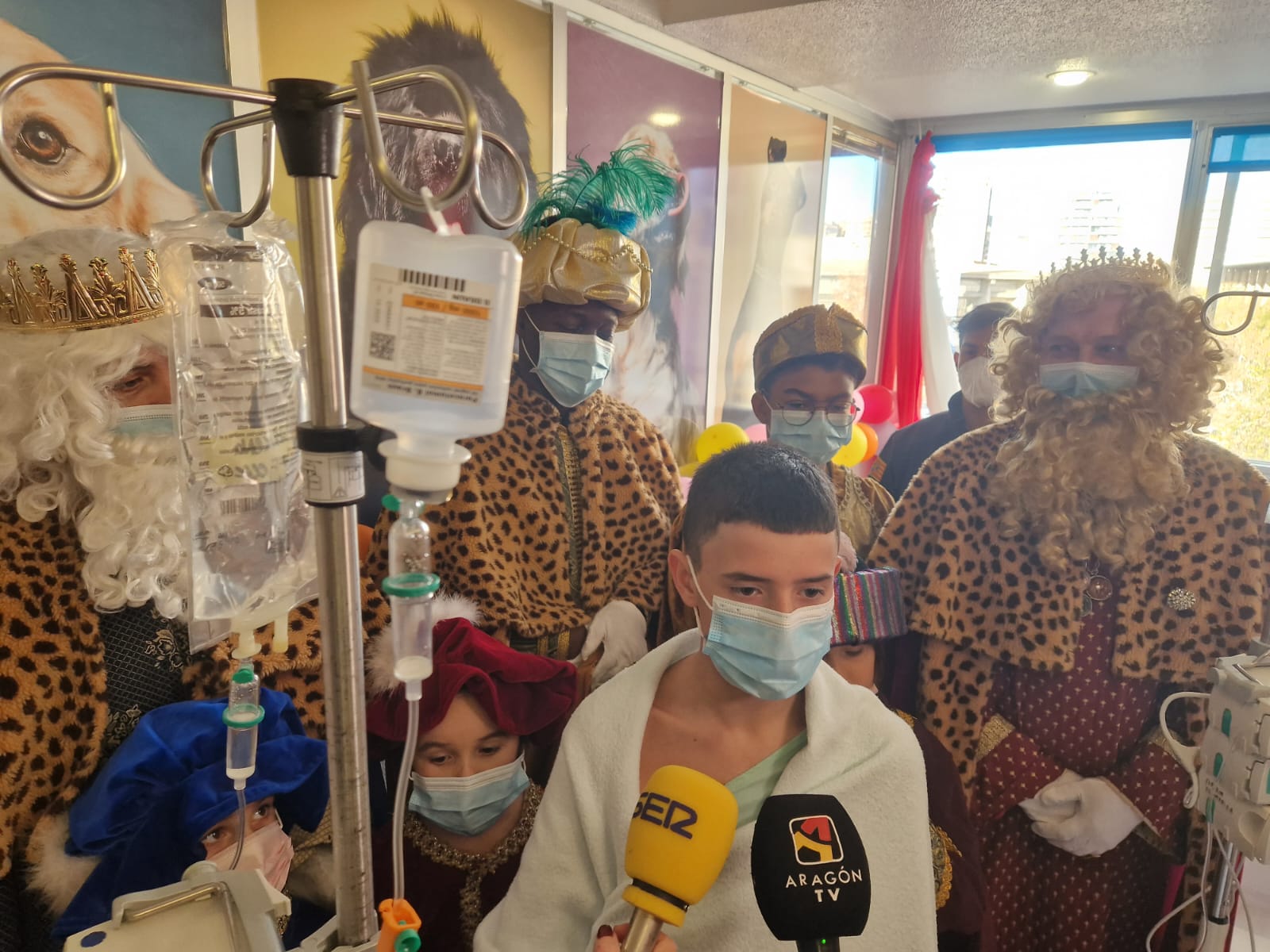 Los Reyes Magos viisitan a los niños del Hospital Infantil de Zaragoza