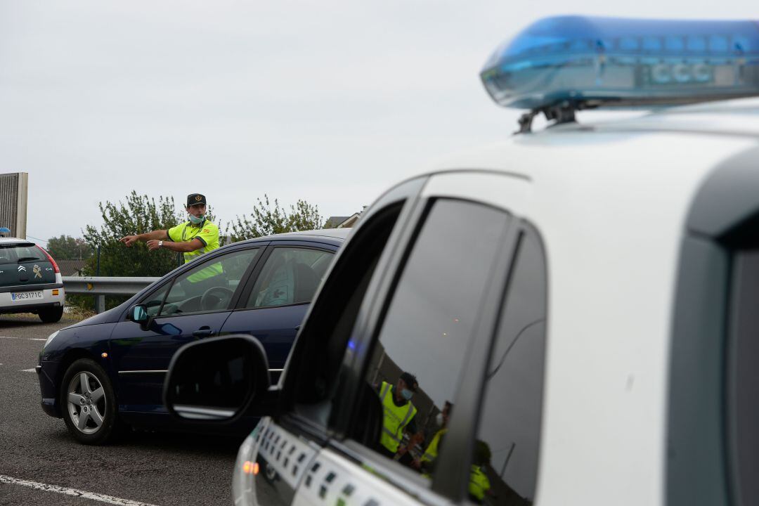 Guardia Civil realizando un control de movilidad en la desescalada del pasado verano. 