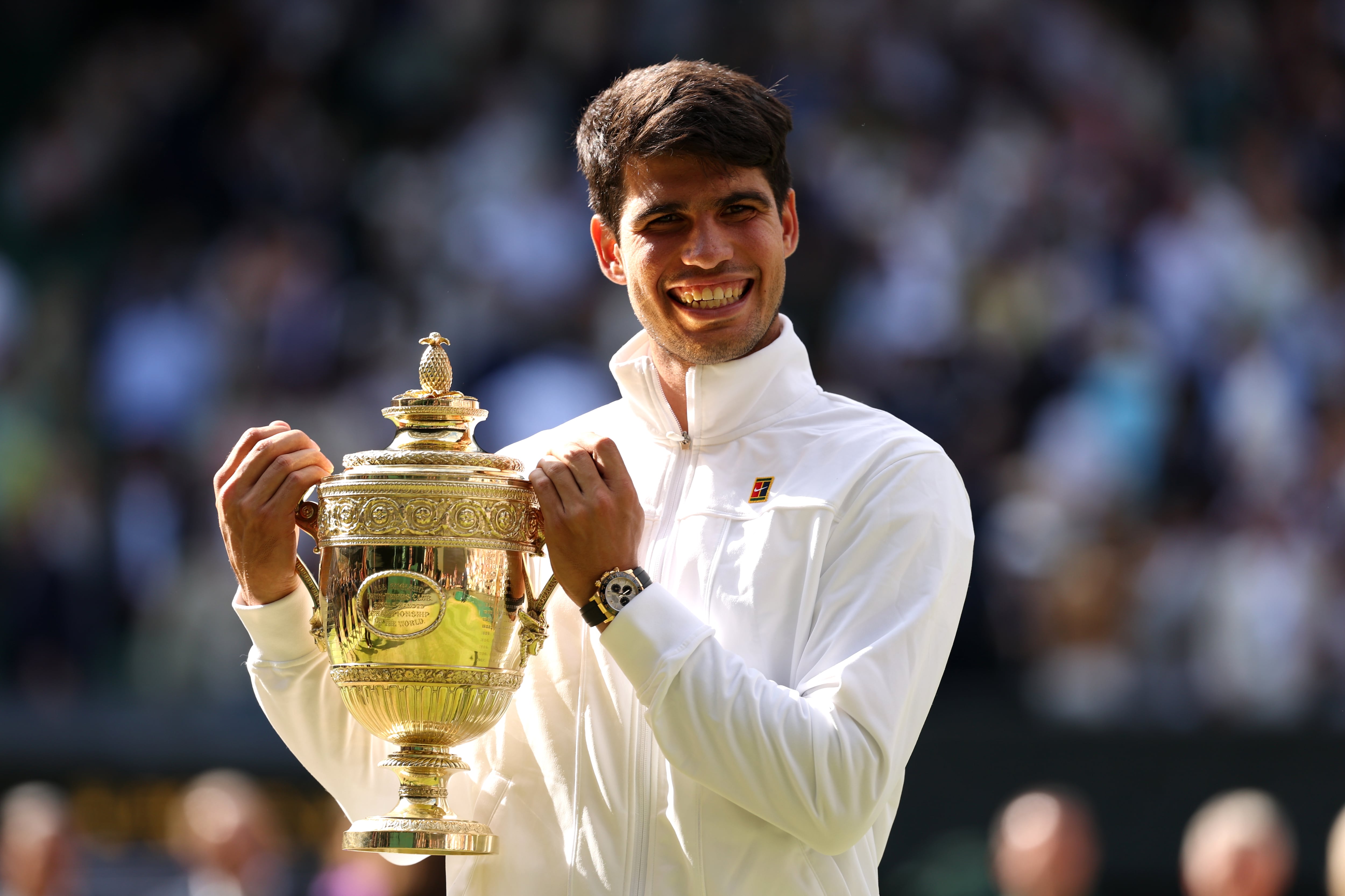 Carlos Alcaraz celebra su segundo Wimbledon consecutivo