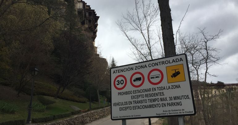 Entrada al casco antiguo de Cuenca desde la hoz del Huécar.