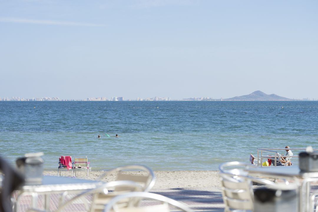 Imagen de una playa en Los Alcázares